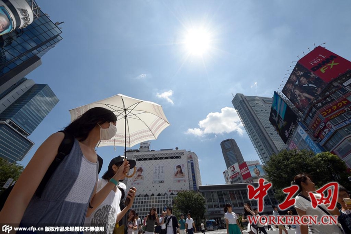 日本东京遭热浪袭击 连续7天气温高于35℃ (组