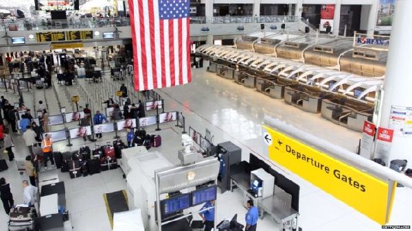 美国航空系统出现计算机故障 致数百航班延误