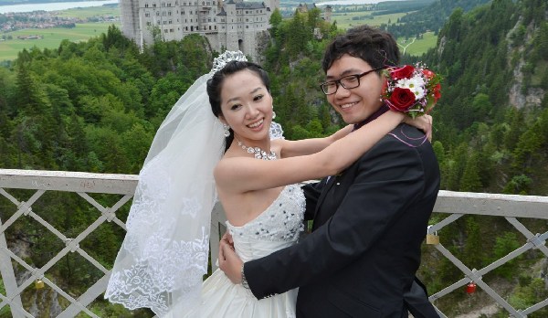 日媒评中国人追捧海外婚礼：年轻女性拜金所致