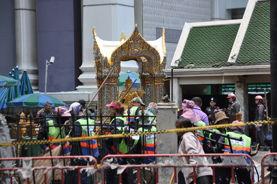 曼谷爆炸案发生地点恢复交通秩序（图）