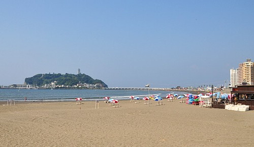 中国家长让孩子在日本海滩裸体震惊日本高中生