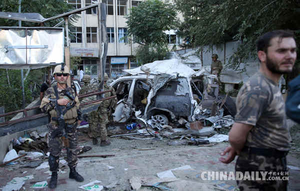 阿富汗首都遭自杀性炸弹袭击 至少12死60伤