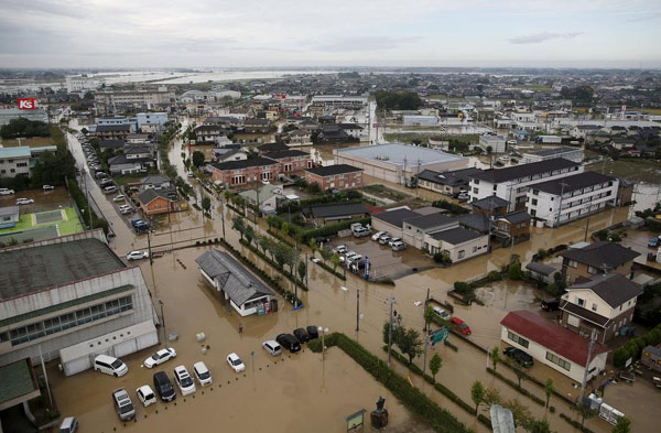 日本鬼怒川决堤造成大规模洪灾 至少12人失踪