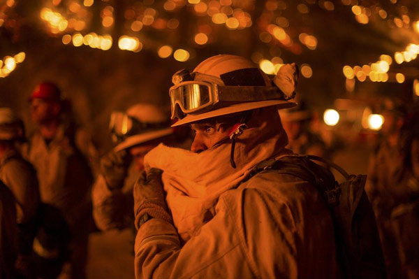 山火肆虐 美国加州宣布进入紧急状态、数千人撤离