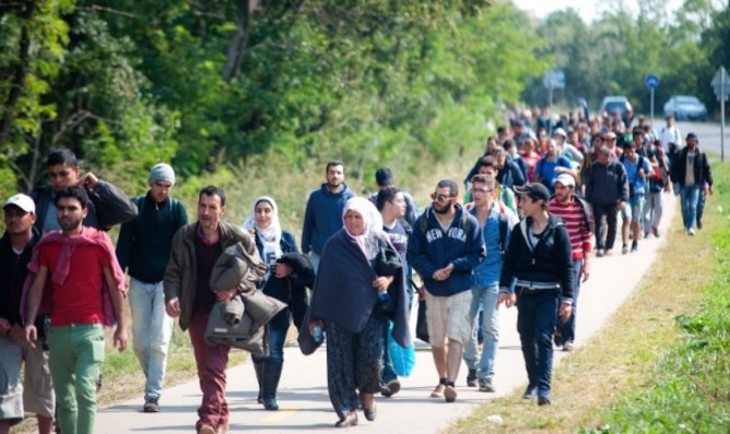 欧洲难民潮：欧盟或北约出兵助匈牙利守边界
