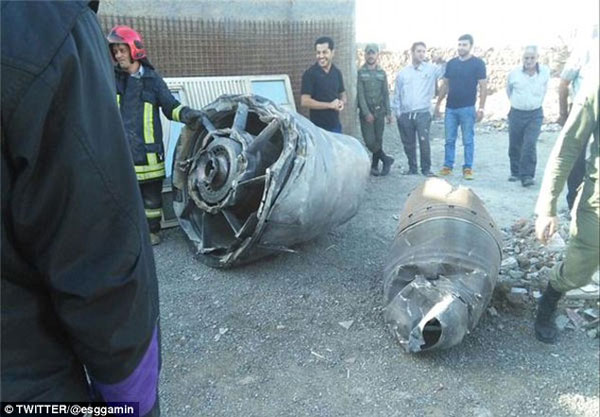 伊朗客机起飞后发动机坠地 300旅客高空惊魂