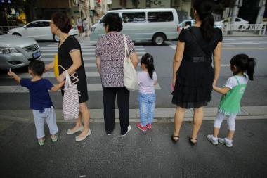 10月30日世界主流媒体头条：中国全面放开二孩政策