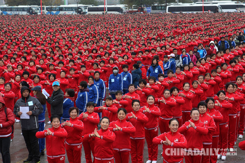 北京红舞联盟万人广场舞创吉尼斯世界纪录