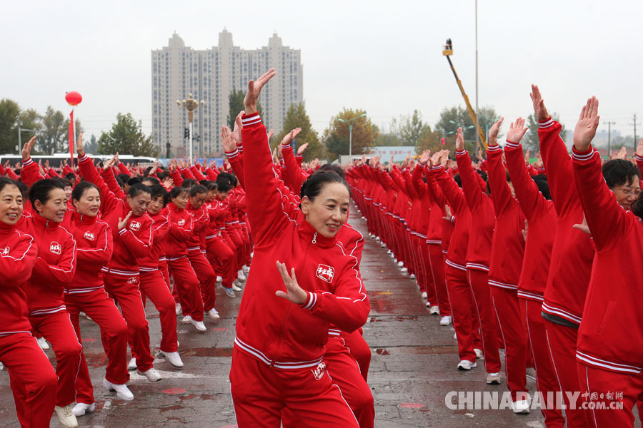 北京红舞联盟万人广场舞创吉尼斯世界纪录