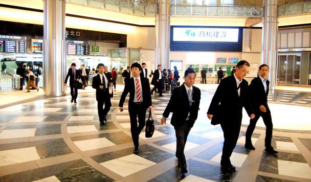 日媒：更多日本中老年男性因职场压力接受整容