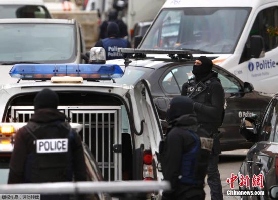 巴黎恐袭：再确认两袭击者身份 各方追捕行动继续