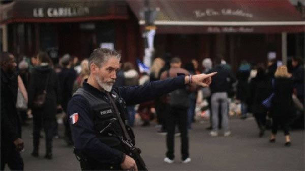 奥朗德：法国拟修宪配合反恐 将新增警力5000人