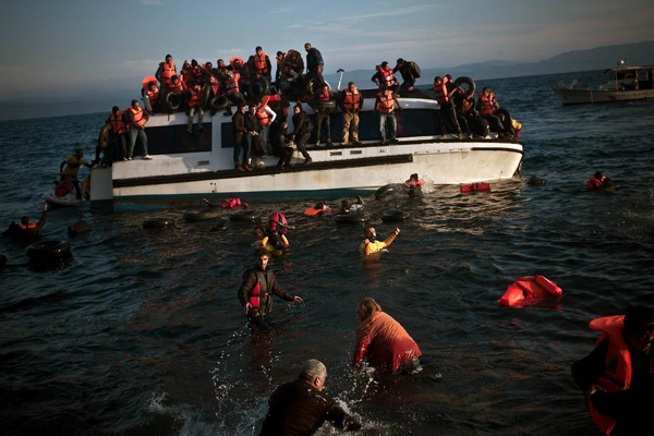 2015年抵欧移民难民破百万 人贩子大赚10亿美元