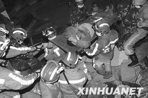 深圳滑坡幸存者67小时成功获救 盘点全球“生命奇迹”