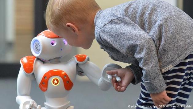 德国：难民儿童跟机器人学德语？