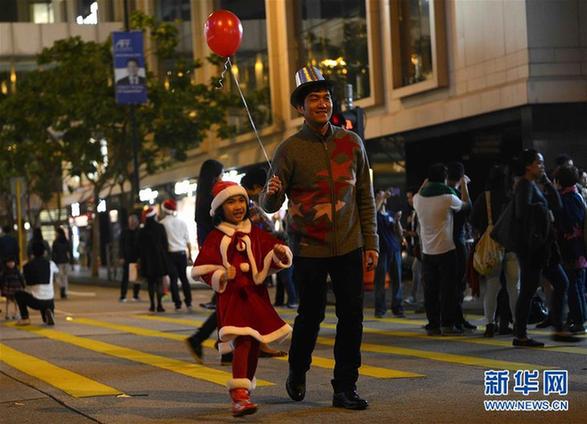 香港迎125年来最暖圣诞节：人潮热市道冷