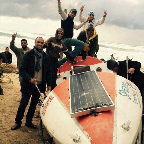 中国男子希腊划艇 被强风吹往以色列沙滩获救