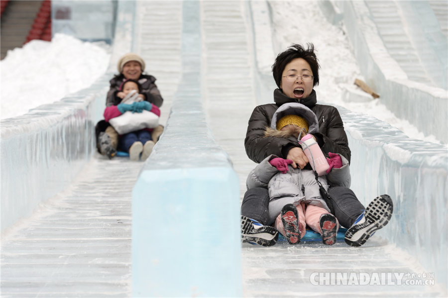 北京“鸟巢”欢乐冰雪季全面开放