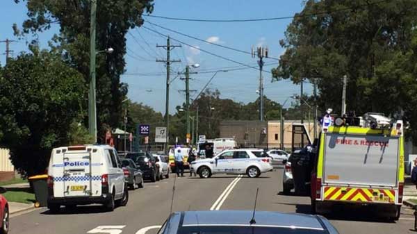 男子持刀闯悉尼警局 遭警方开枪击毙