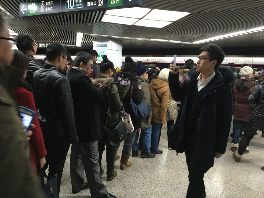 北京地铁5号线信号故障 大批乘客滞留