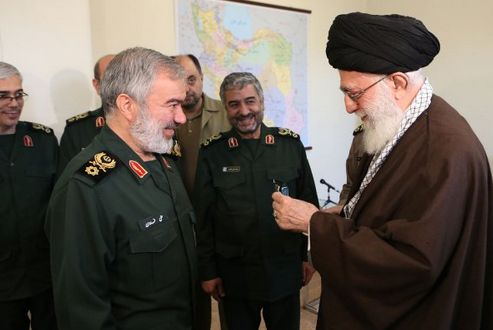 军官逮捕误闯水域美国水兵 伊朗最高领袖授勋章奖励