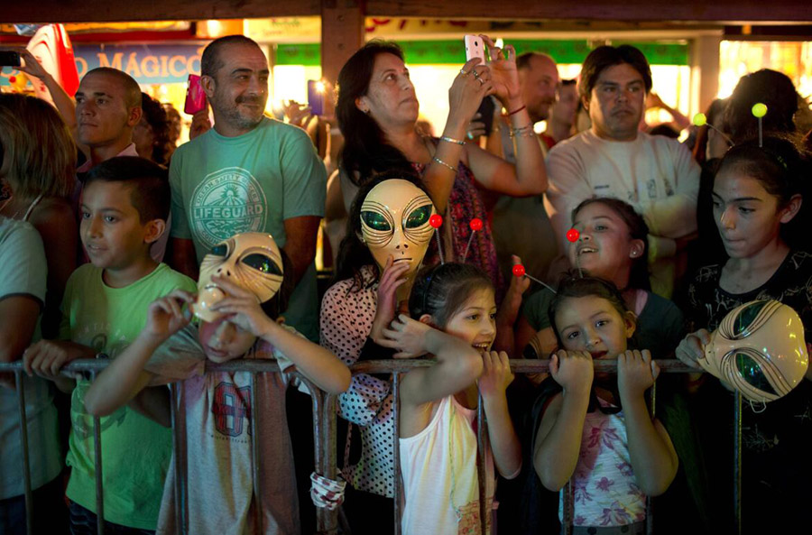 阿根廷第四届国际外星人节：各色“外星人”齐登场