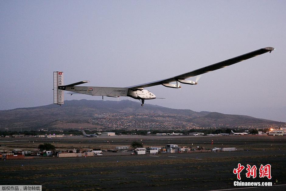 世界最大太阳能飞机更换电池后在夏威夷试飞