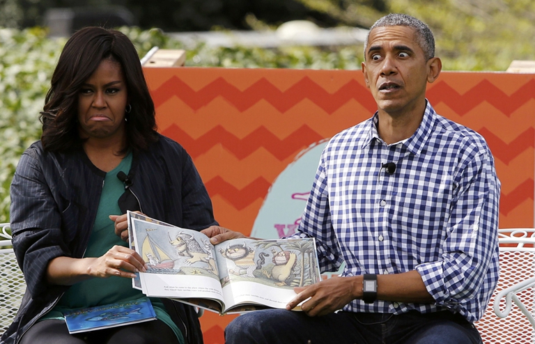 白宫年度复活节滚彩蛋活动 奥巴马夫妇“扮鬼脸”讲故事