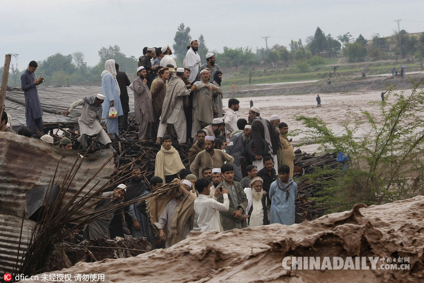 巴基斯坦强降雨引发洪灾和山体滑坡 已致49人死亡