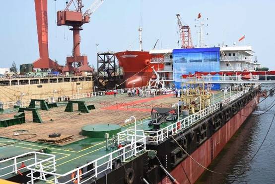 越南载重1.1万吨油气开采驳船成功移交