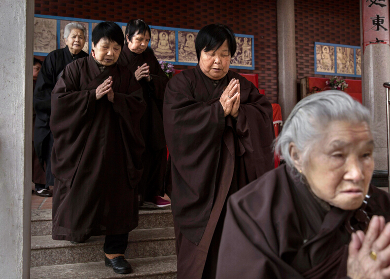 中国寺庙中的养老院：抚慰和关怀俱在