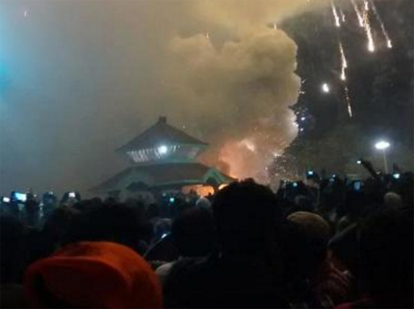 印度喀拉拉邦一寺庙突发大火 至少106人死亡