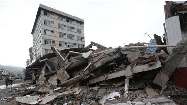 厄瓜多尔强震已致272人死亡 其威力是日本熊本地震6倍