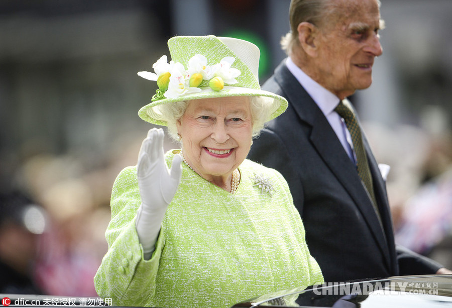 英国女王温莎庆生 与民众亲切见面接受祝福（组图）