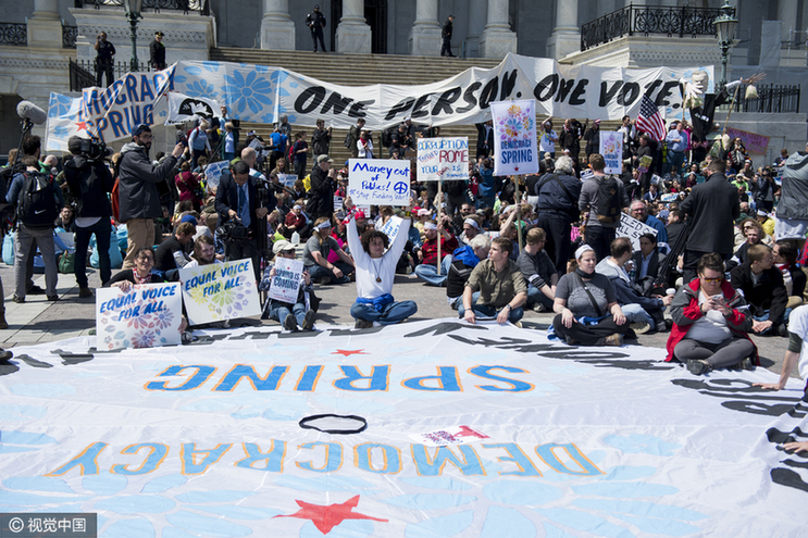 华盛顿上演“民主之春” 上千民众在国会大厦前示威