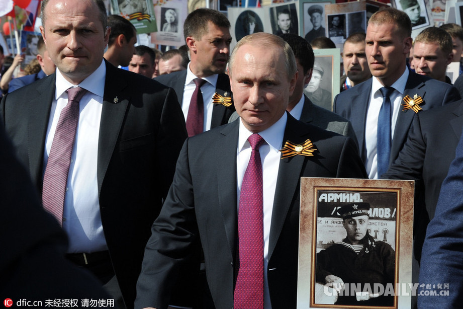 俄罗斯多地举行“不朽军团”游行 总统普京出席