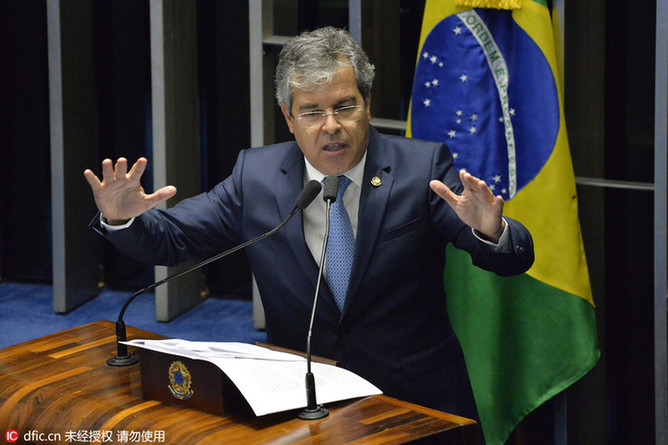 巴西参议院全会通过弹劾报告 总统罗塞夫将停职180天