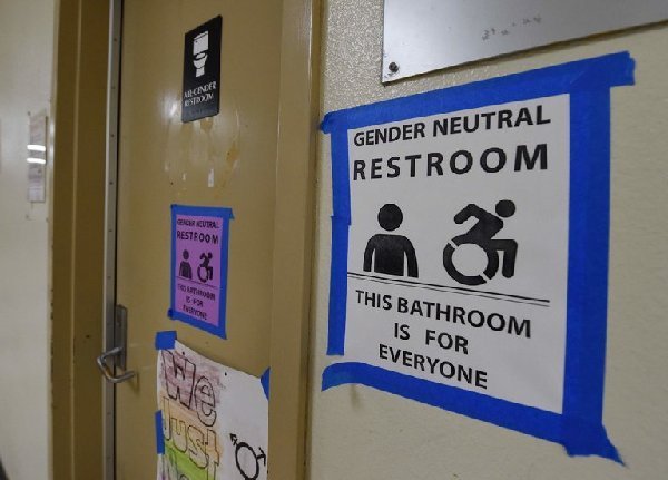 奥巴马勒令学校允许变性学生根据认同性别如厕