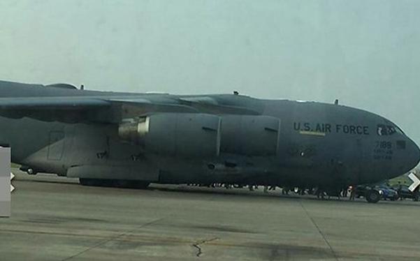 运载奥巴马总统的重型波音飞机抵达河内