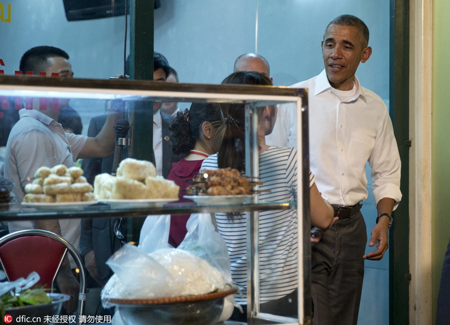 奥巴马越南街头小馆吃美味米粉 花费只需6美元