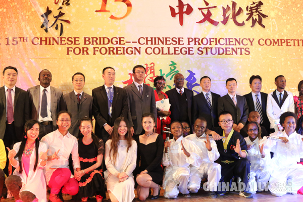 肯尼亚举办“汉语桥”大学生中文比赛 21岁女生夺冠将赴中国参赛