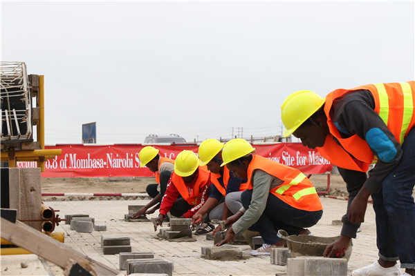 中国路桥再招7名泥瓦工 将为肯尼亚贫困青年创造更多机会