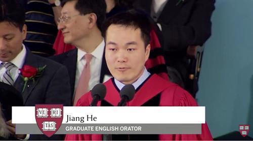中国学生代表哈佛毕业生演讲：曾用火疗治毒伤