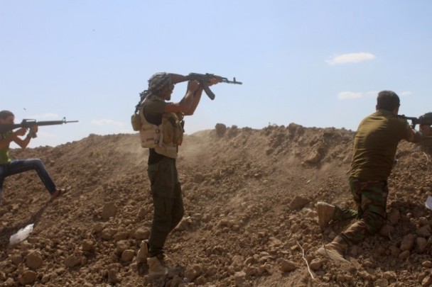 费卢杰激战正酣：伊拉克政府军 PK IS武装分子