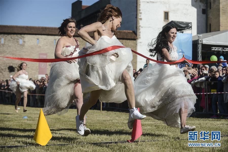 爱沙尼亚举办“国际新娘赛跑”