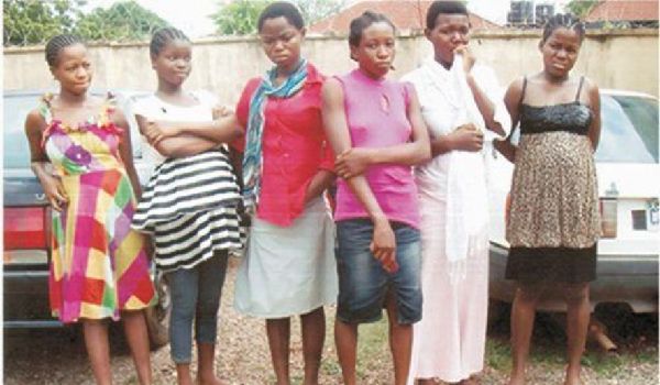 尼日利亚“婴儿工厂”揭秘：怀孕女子黑市上卖孩子 男比女贵