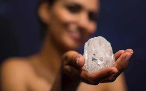 世界第二大钻石将于伦敦拍卖 或价值5000万英镑