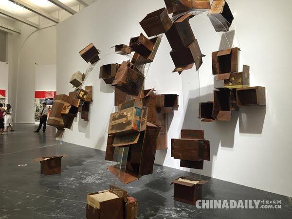 劳森伯格30年后“重返”北京 《四分之一英里画作》首次在华展出