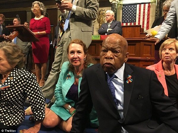 美民主党众议员静坐议场吁表决控枪法案
