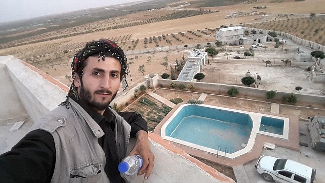 伊拉克士兵夺取IS首领沙漠豪宅：泳池动物园一应俱全